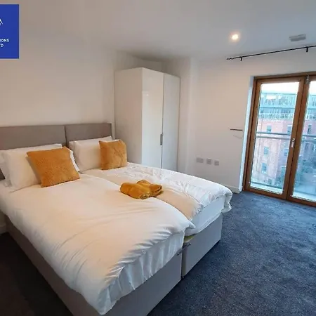 Lejlighed Perfect For Corporate & Contractors, 5 Beds, 2 Bath, Free Parking & Wifi, Monthly Offers *