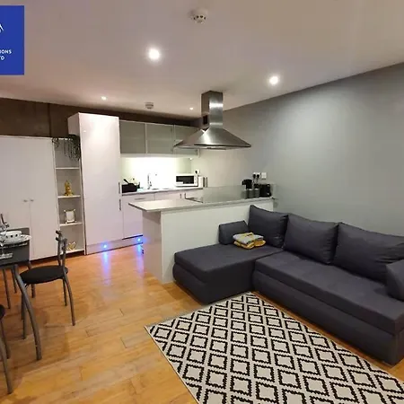 Perfect For Corporate & Contractors, 5 Beds, 2 Bath, Free Parking & Wifi, Monthly Offers * Leeds (West Yorkshire)