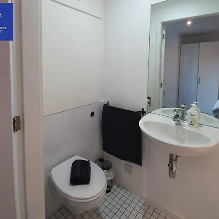 Lejlighed Perfect For Corporate & Contractors, 5 Beds, 2 Bath, Free Parking & Wifi, Monthly Offers *