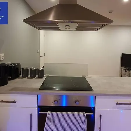 Lejlighed Perfect For Corporate & Contractors, 5 Beds, 2 Bath, Free Parking & Wifi, Monthly Offers