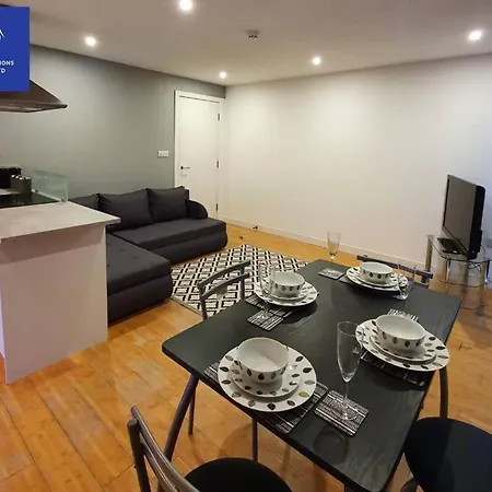 Perfect For Corporate & Contractors, 5 Beds, 2 Bath, Free Parking & Wifi, Monthly Offers Apartment Leeds (West Yorkshire)